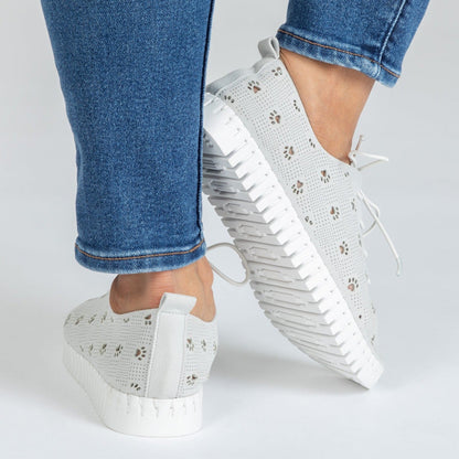 Cut-Out Paw Print Casual Sneakers